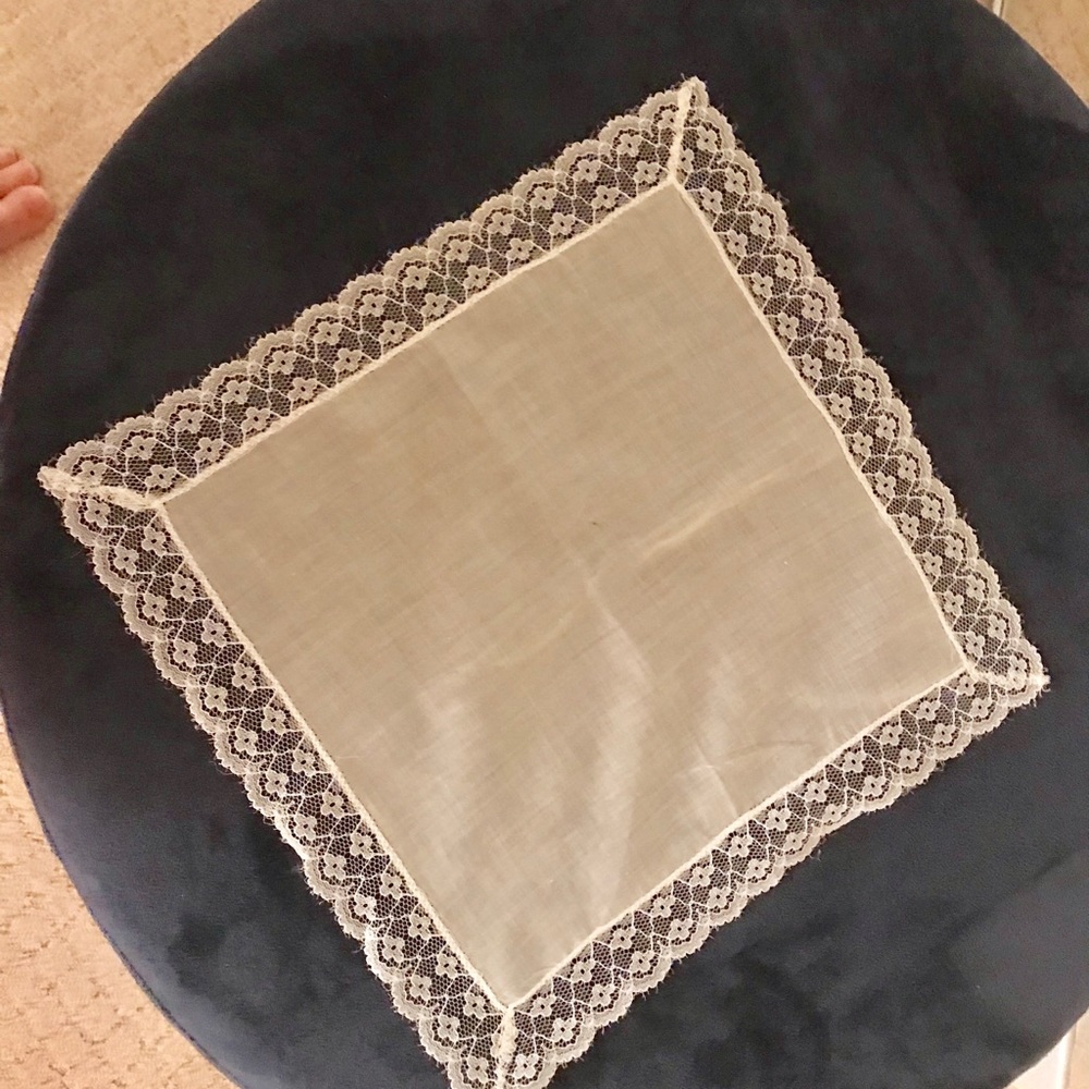 Vintage linen handkerchief. Delicate w lace edges.
